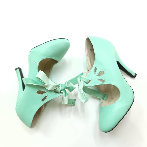 Mojo Moxy Shoes - Dolce by Mojo Moxy mint green Hailee tie 4" heels Size 6.5